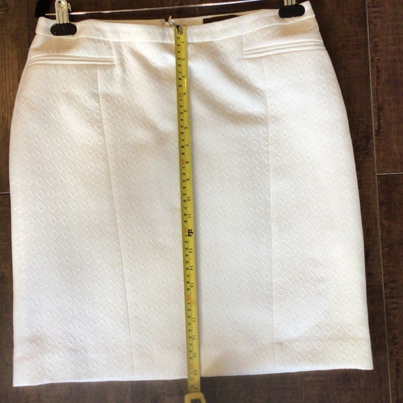 NWOT Lined cream coloured skirt, sz 10, 20”long & wide at bottom, flat waist 16” - Picture 10 of 15